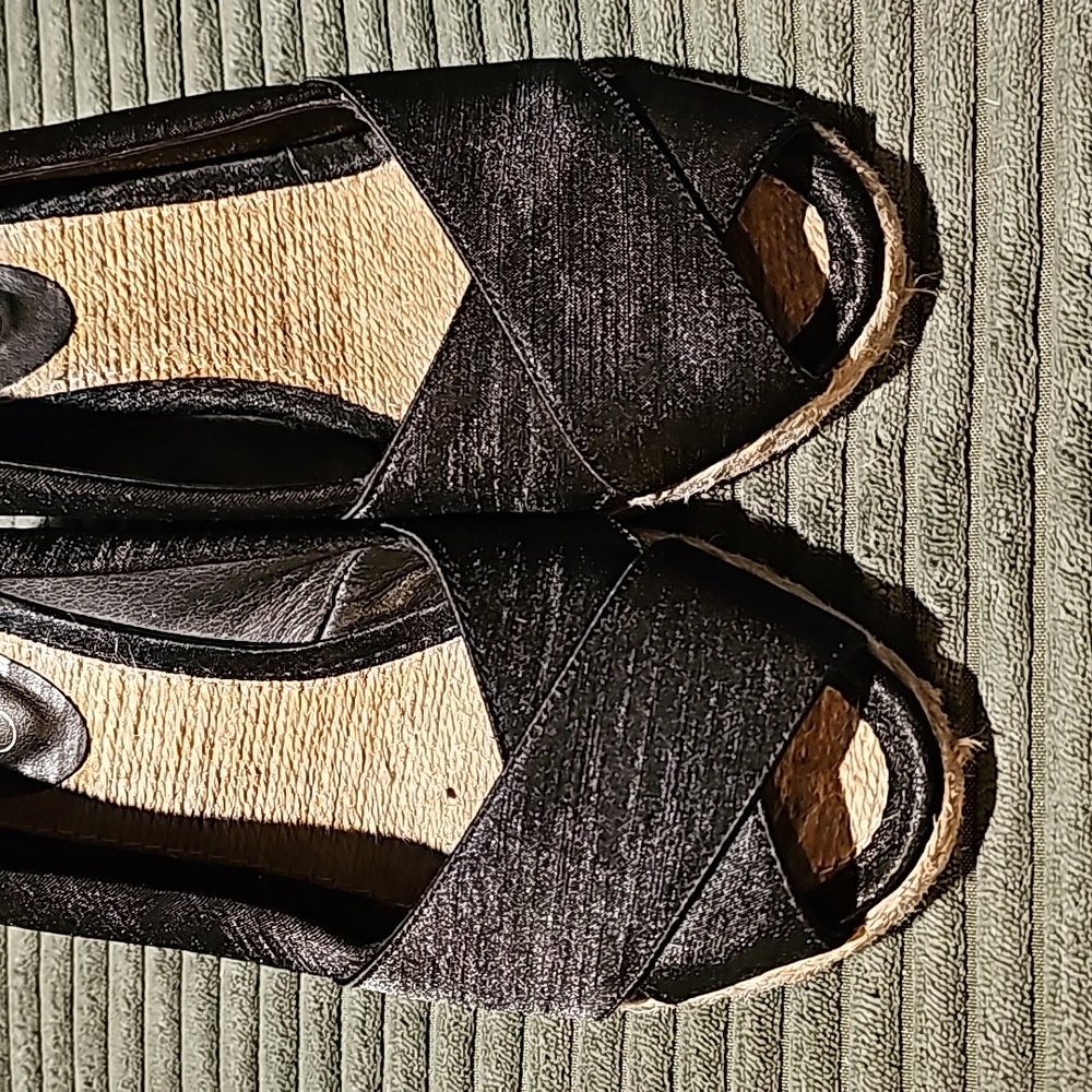 Joan & David Bettini black satin peep toe espadrille wedge. Size 9. - Picture 8 of 10